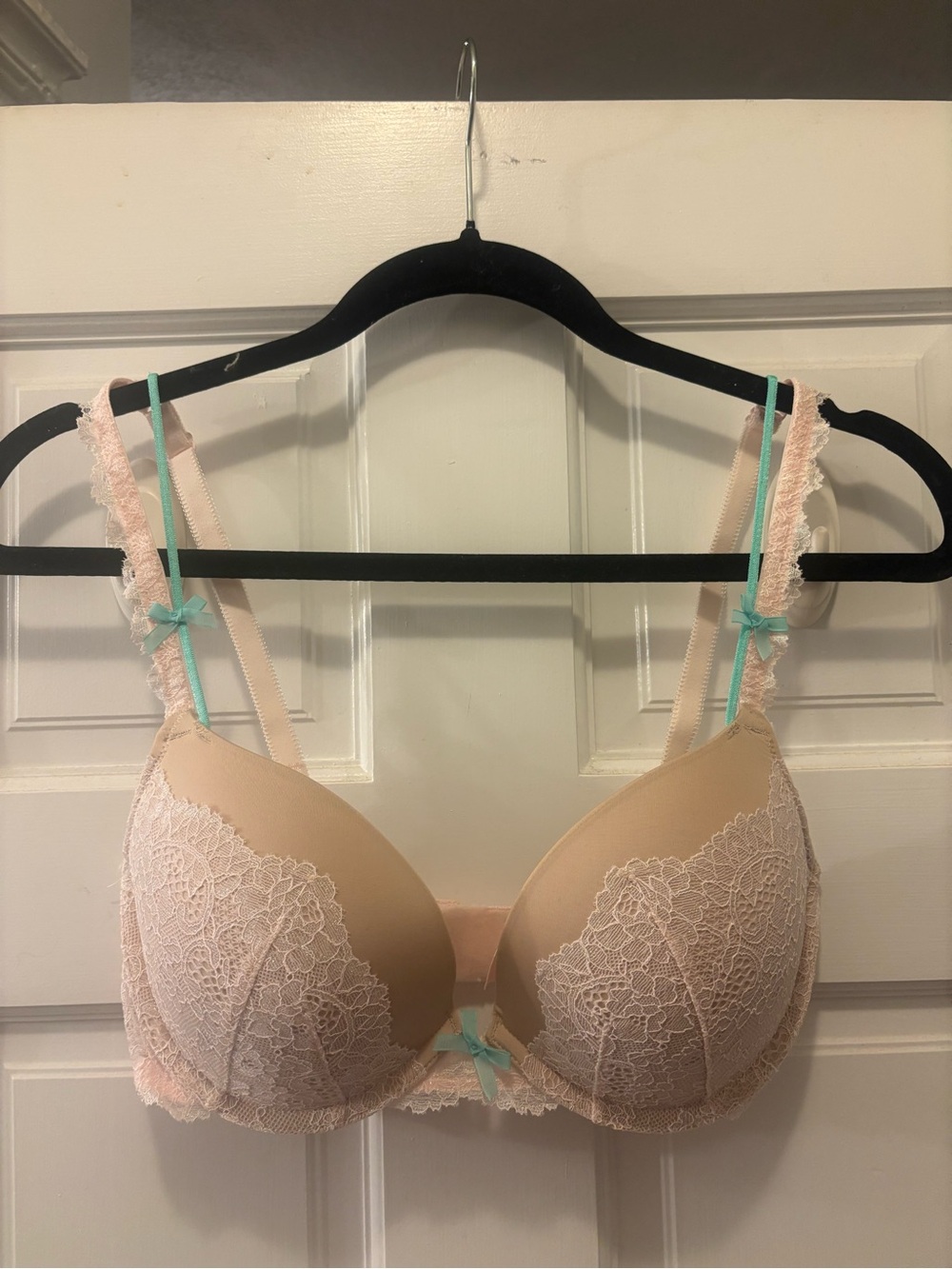 Victoria's Secret Blush Pink Lace Push-Up Bra with Mint Trim